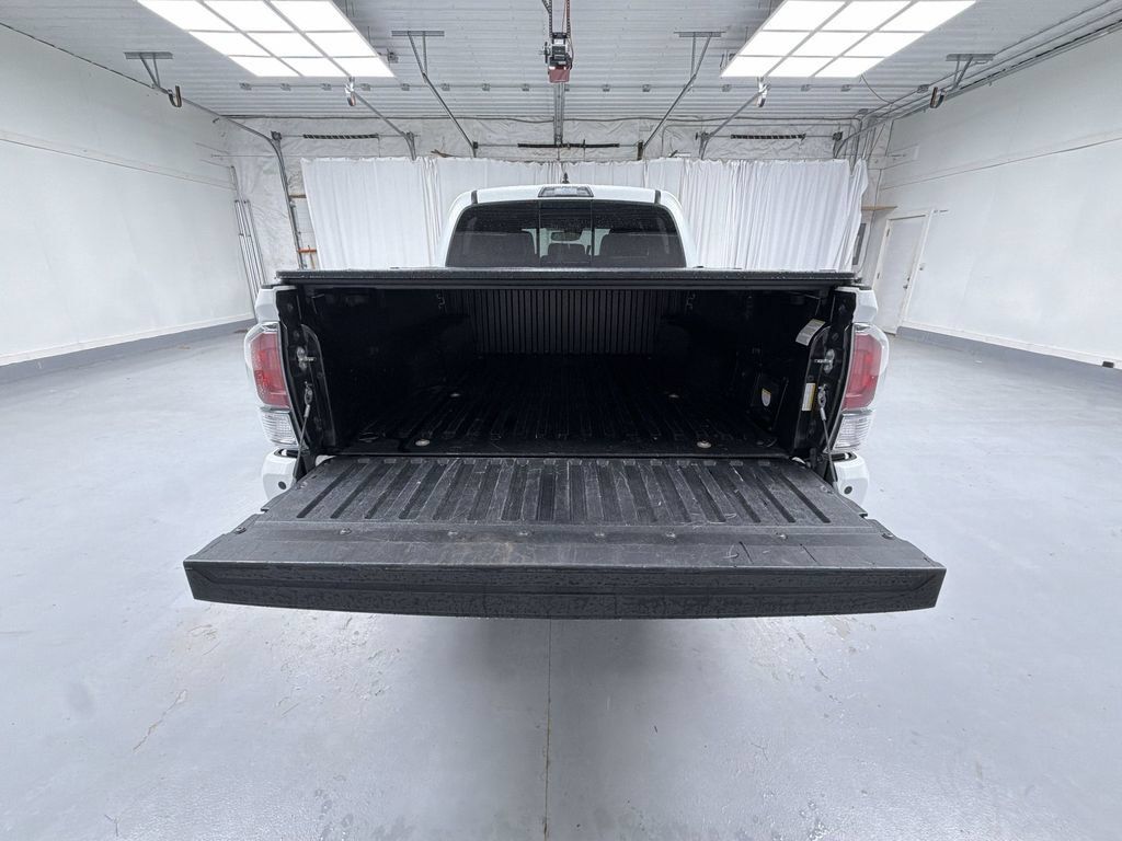 Certified 2021 Toyota Tacoma Limited AWD/4WD image 18