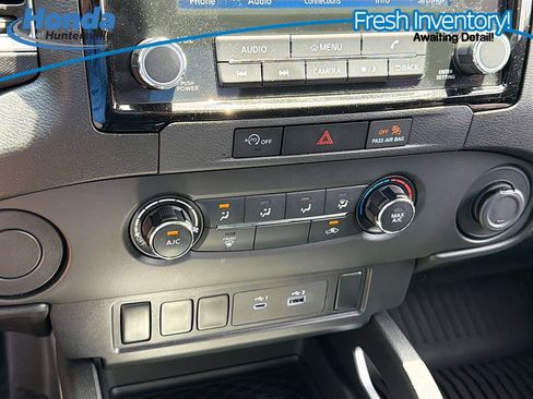 Used 2024 Nissan Frontier SV RWD image 18