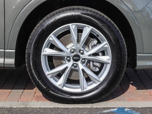 Certified 2025 Audi Q3 2.0T Premium w/ Convenience Package AWD/4WD image 10
