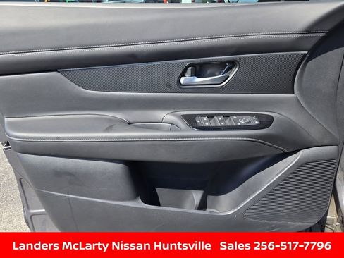 Used 2025 Nissan Murano SV AWD/4WD image 21