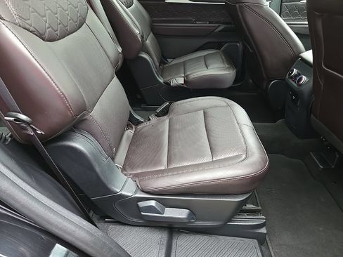 Used 2025 Ford Explorer Platinum w/ LUX Leather Package AWD/4WD image 77