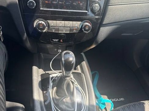 Used 2019 Nissan Rogue S AWD/4WD image 5