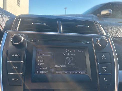 Used 2017 Toyota Camry SE image 12