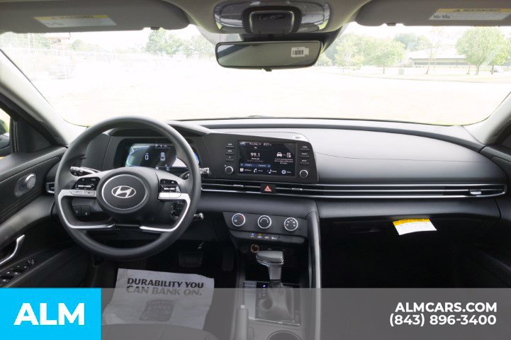 Used 2026 Hyundai Elantra SE FWD image 21