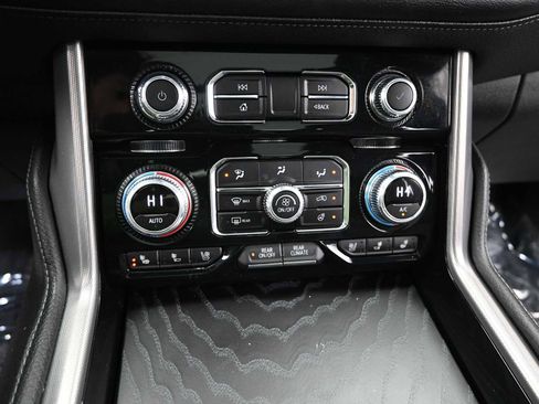 Used 2024 GMC Yukon Denali w/ Advanced Technology Package image 17