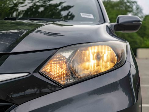 Used 2018 Honda HR-V EX image 11