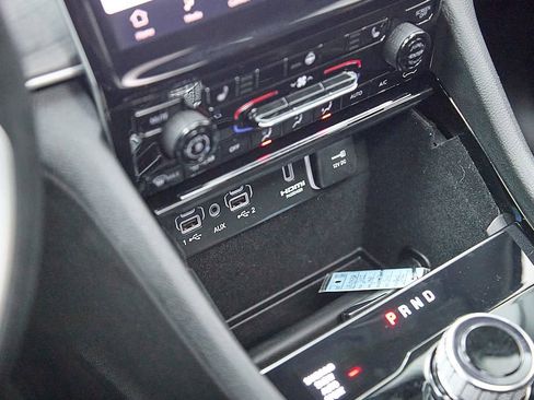 Used 2022 Jeep Grand Cherokee Limited image 17