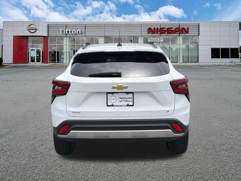 Used 2025 Chevrolet Trax LT w/ LT Convenience Package FWD image 6