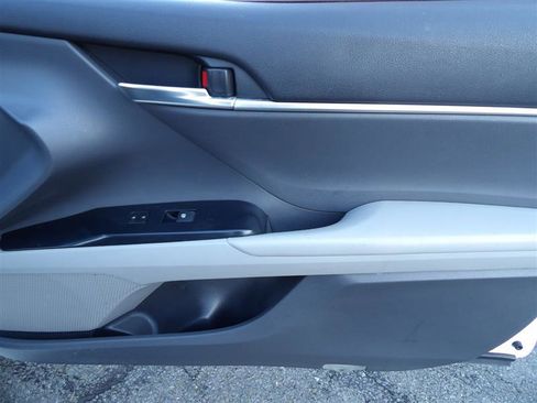 Used 2018 Toyota Camry SE image 15