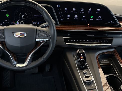 Certified 2024 Cadillac Escalade ESV Premium Luxury image 17