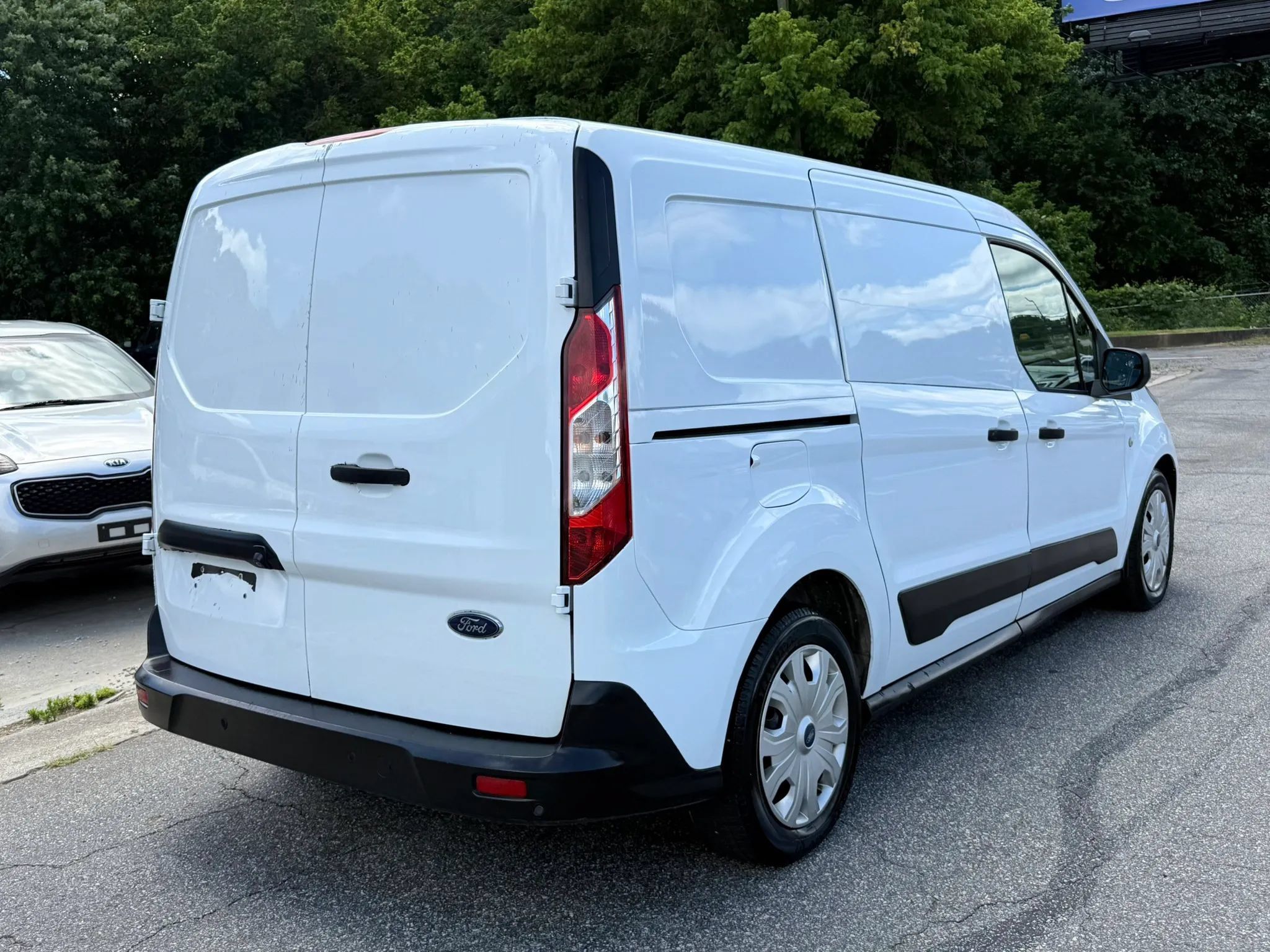 Used 2022 Ford Transit Connect XLT FWD image 4