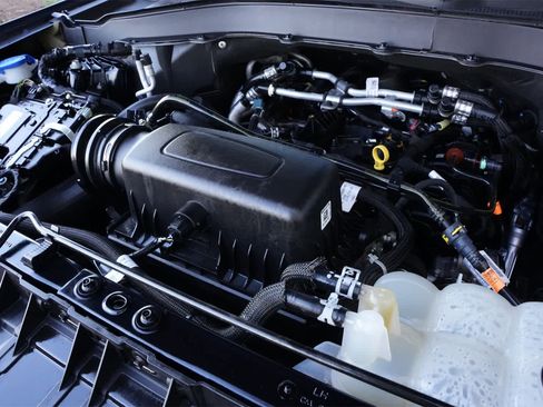 Used 2022 Ford Explorer XLT image 23