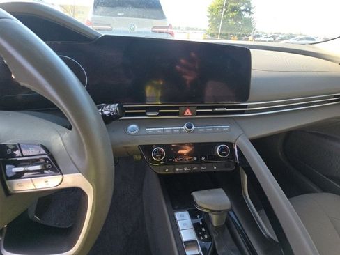 Used 2023 Hyundai Elantra SEL w/ Convenience Package image 28