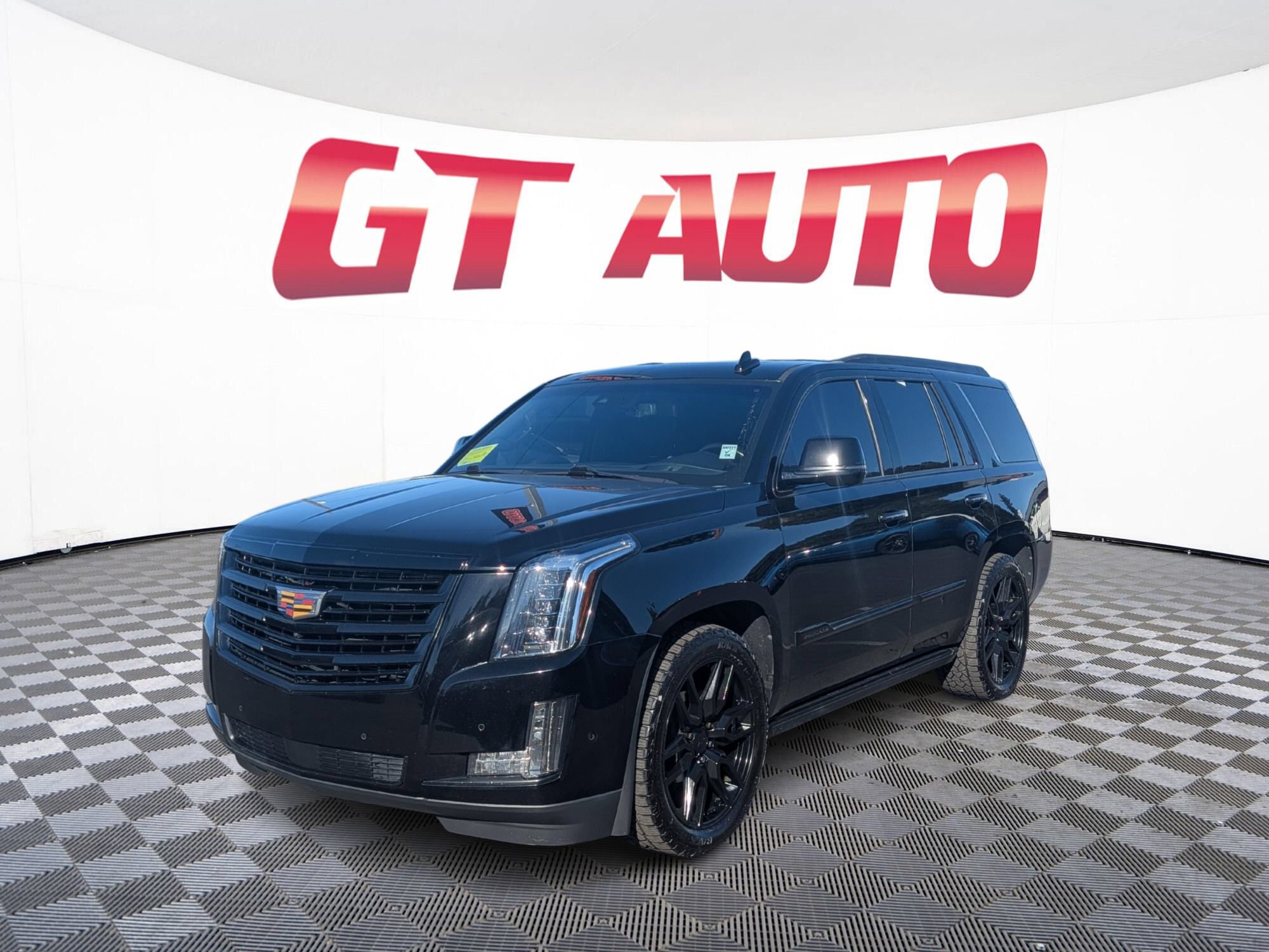 Used 2019 Cadillac Escalade Platinum AWD/4WD image 2
