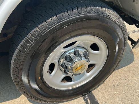 Used 2016 Chevrolet Express 3500 LT w/ LT Preferred Equipment Group RWD image 18
