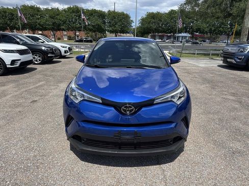 Used 2018 Toyota C-HR XLE image 2