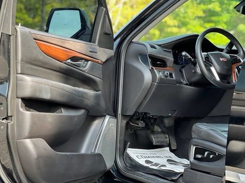 Used 2018 Cadillac Escalade ESV Luxury RWD image 9