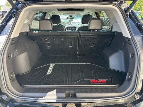 Used 2022 GMC Terrain SLT w/ Infotainment Package II FWD image 19