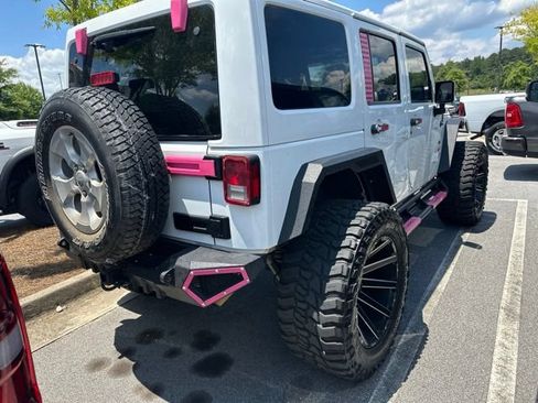 Used 2015 Jeep Wrangler Unlimited Sahara AWD/4WD image 3