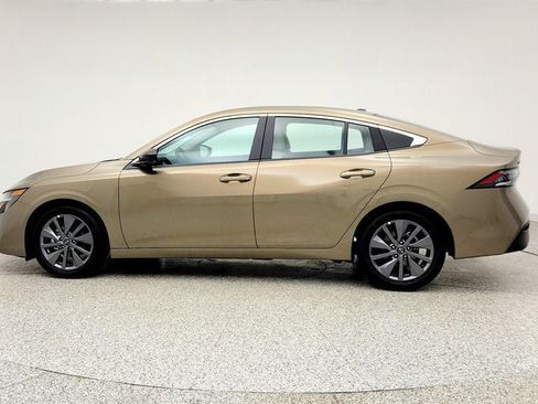 Used 2026 Nissan Sentra SL w/ Floor Mat Package FWD image 8
