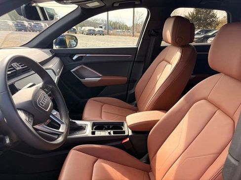 Certified 2025 Audi Q3 2.0T Premium Plus image 7