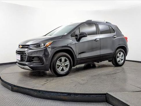 Used 2017 Chevrolet Trax LT w/ LT Convenience Package image 2