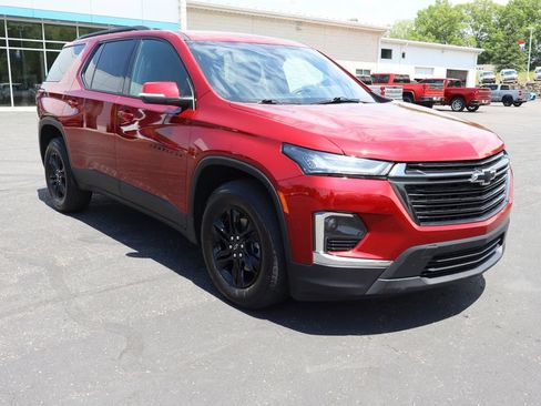 Used 2023 Chevrolet Traverse LT w/ Midnight/Sport Edition FWD image 2