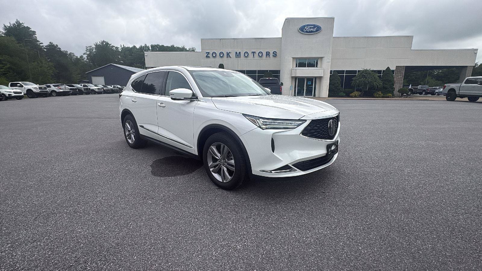 Used 2023 Acura MDX SH-AWD image 2