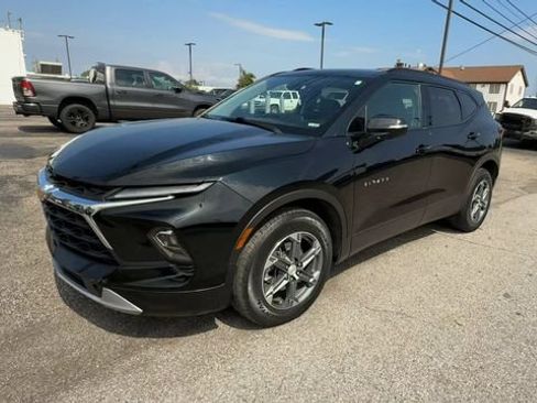 Used 2024 Chevrolet Blazer LT w/ Sound & Technology Package FWD image 4