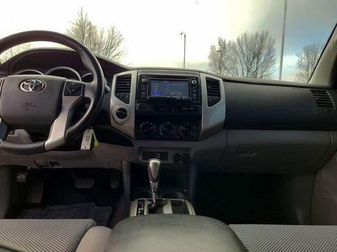 Used 2014 Toyota Tacoma 4x4 Double Cab w/ TRD Sport Package image 18