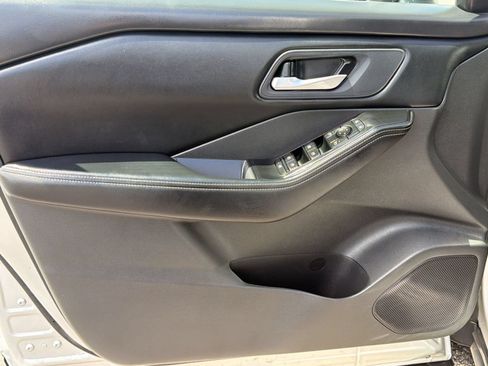 Used 2025 Nissan Rogue SV AWD/4WD image 13