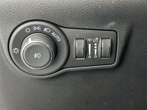 Used 2024 Jeep Compass Latitude image 13