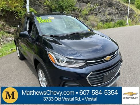 Certified 2022 Chevrolet Trax LT w/ LT Convenience Package image 3