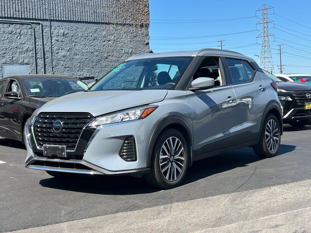 Certified 2021 Nissan Kicks SV FWD image 1