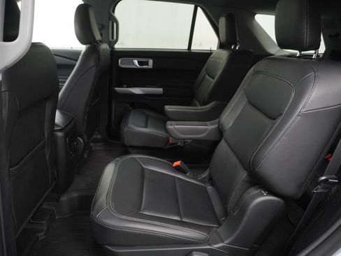 Used 2023 Ford Explorer XLT w/ Equipment Group 202A AWD/4WD image 18