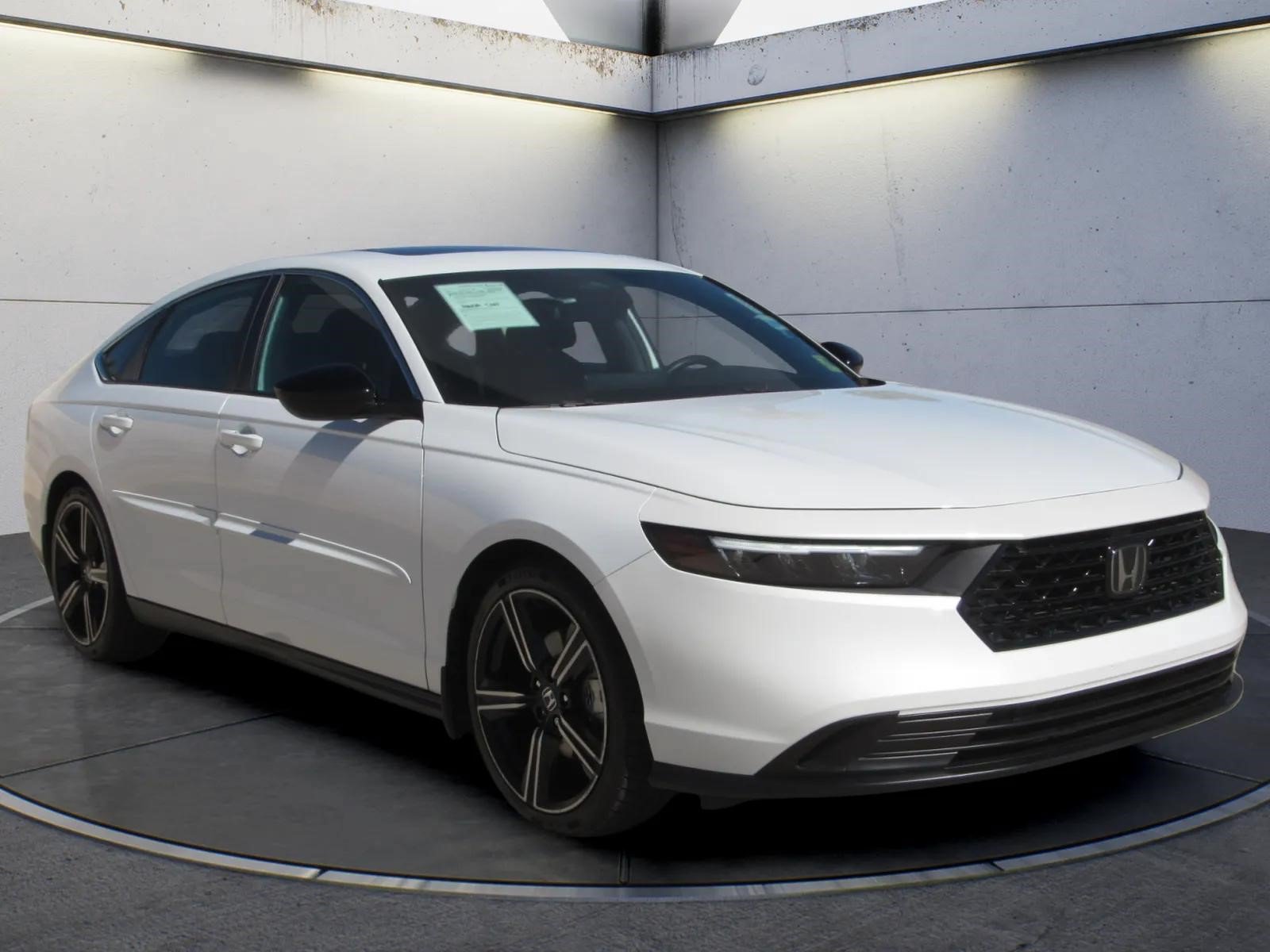 Used 2023 Honda Accord Sport image 2