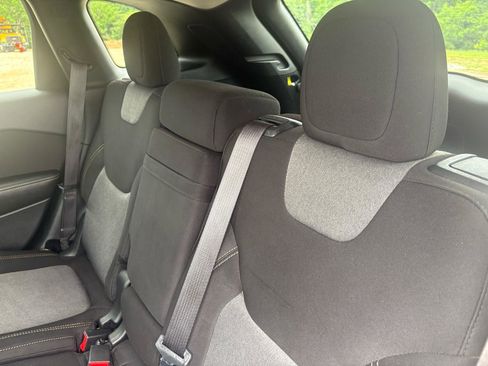 Used 2016 Jeep Cherokee Sport AWD/4WD image 38