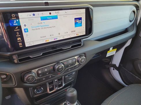New 2025 Jeep Gladiator Sport AWD/4WD image 27