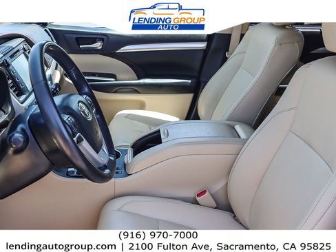 Used 2019 Toyota Highlander XLE image 16
