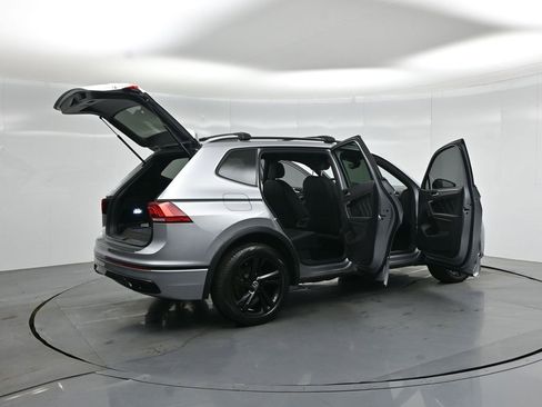 Used 2023 Volkswagen Tiguan SE R-Line FWD image 6