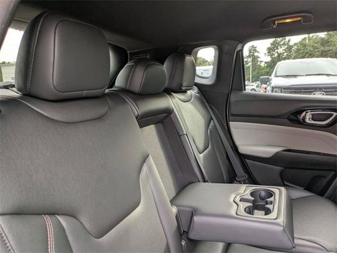 Used 2024 Jeep Compass Limited image 30