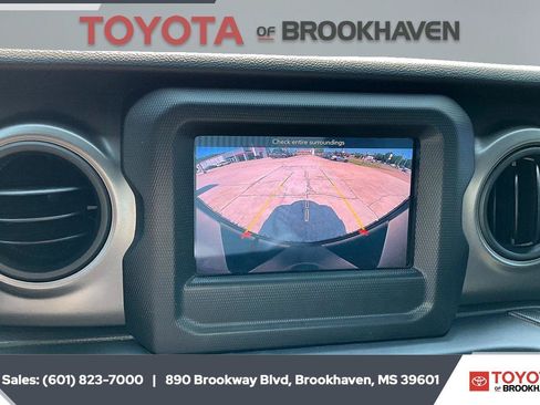 Used 2022 Jeep Wrangler Sport AWD/4WD image 15