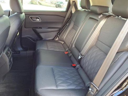 Certified 2025 Nissan Rogue Platinum FWD image 8