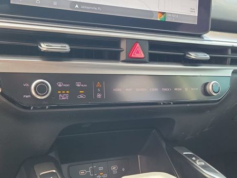 Used 2024 Kia Sorento S FWD image 32
