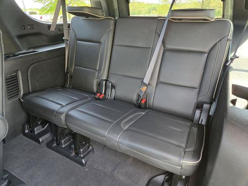 Used 2021 Chevrolet Suburban Premier AWD/4WD image 17