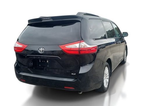 Used 2016 Toyota Sienna XLE image 4