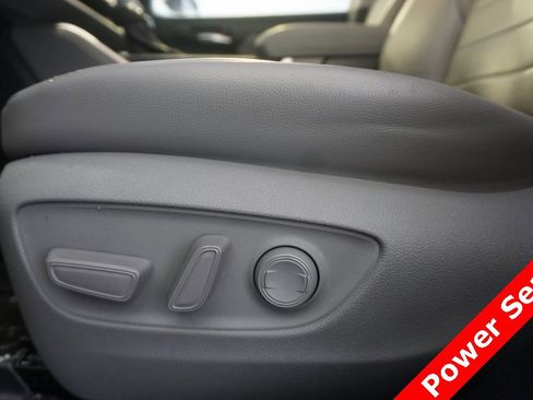 Used 2021 Toyota Highlander XLE image 6