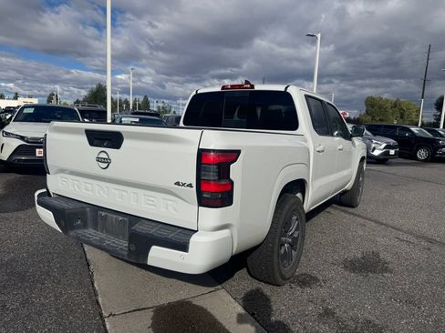 Used 2026 Nissan Frontier SV AWD/4WD image 3