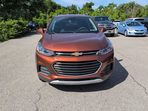 Used 2019 Chevrolet Trax LT w/ LPO, Protection Package AWD/4WD image 2