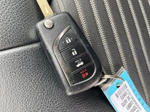 Used 2023 Toyota Camry SE image 21